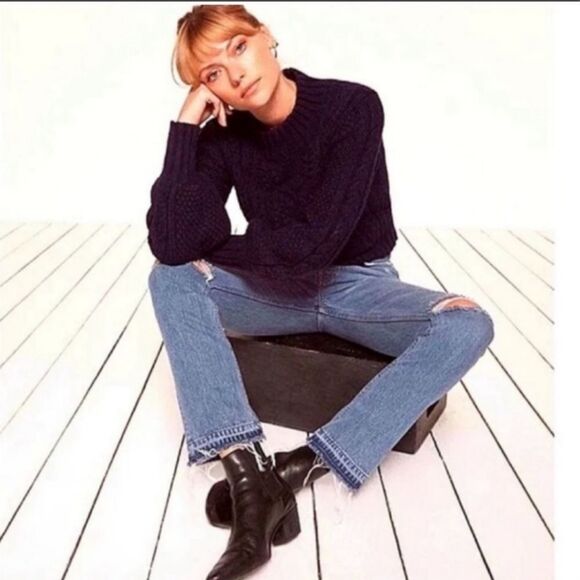 REFORMATION Winona Mid/High Rise Button Fly Distressed Knees Jeans Sz 28 - Picture 2 of 7